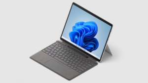 Prenosnik Microsoft Surface Pro 8 / i7 / RAM 16 GB / SSD Disk / 13″ 2880x1920