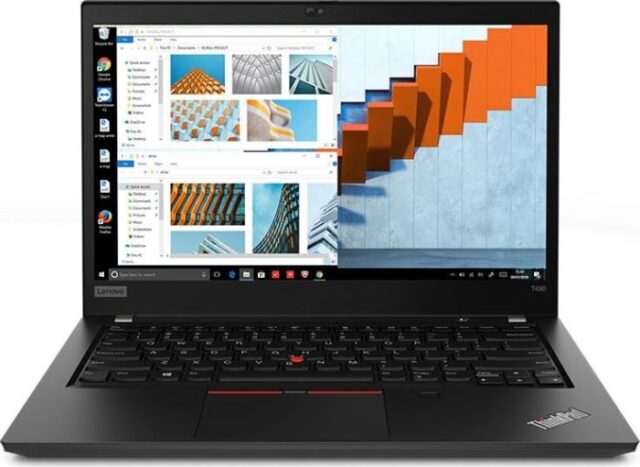 Lenovo ThinkPad T490 prenosnik z odprtim zaslonom, prikazom več okn.