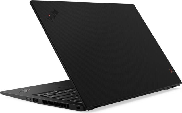 Črn prenosni računalnik Lenovo ThinkPad X1 s preprosto zasnovo in logotipom na pokrovu.
